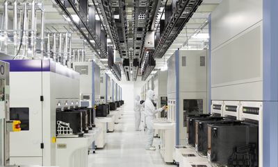 東芝存儲與西部數據攜手共進 四日市Fab 6工廠及內存研發中心正式投入運營，引領網絡技術新紀元